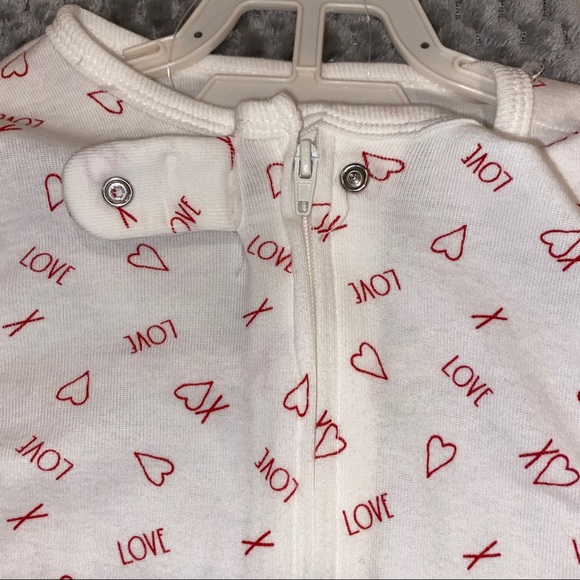 Rae Dunn XOXO Baby long sleeve footed onesie LOVE - NWT - Picture 4 of 7
